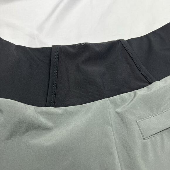 Athleta Women's Gray/Black Striped Ascender Running Shorts Size 6 Pockets - Picture 4 of 12